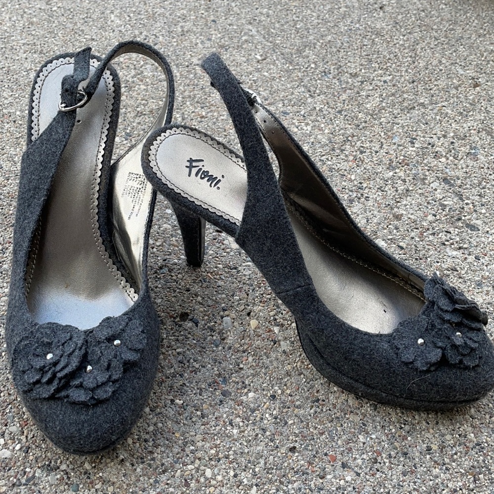Fioni grey heels size 9